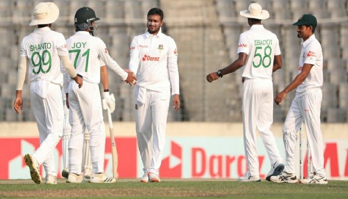 ডোনাল্ডও জানেন না সাকিবের বোলিং না করার কারণ