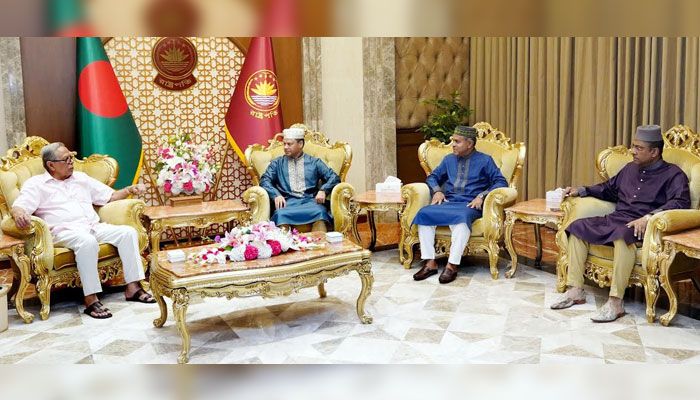 রাষ্ট্রপতি মোঃ আবদুল হামিদের সঙ্গে বিদায়ি সাক্ষাৎ করেছেন তিন বাহিনীর প্রধান। সংগৃহীত ফটো