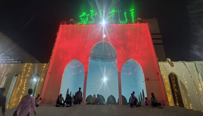 ইবাদত বন্দেগিতে পালিত হচ্ছে পবিত্র শবে কদর
