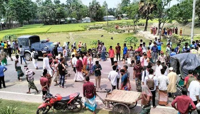 টাঙ্গাইলে ব্যাটারিচালিত ভ্যানে বাসের চাপায় নিহত ২