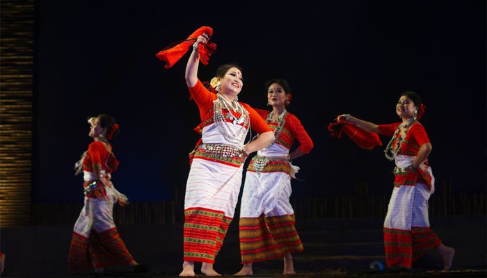 বিজু-বিহু-বিষুর সুর-নৃত্যে উচ্ছ্বল ছুটির বিকাল