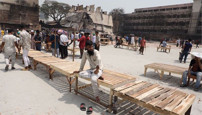 বঙ্গবাজারে বসল অস্থায়ী দোকান