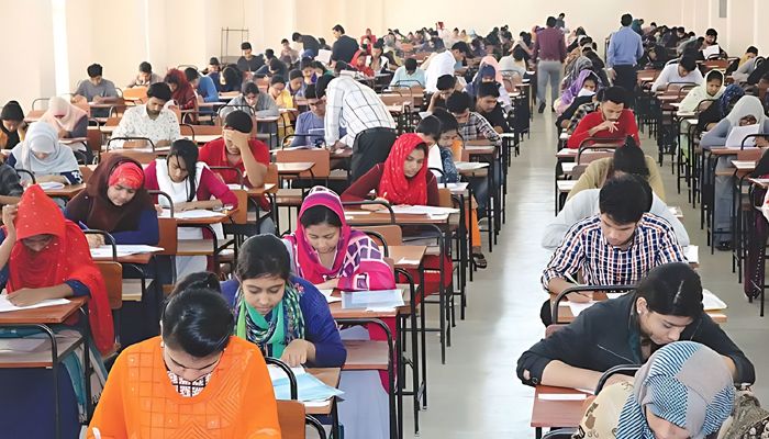 ঢাবির ভর্তি পরীক্ষা শুরু শনিবার, আসনপ্রতি লড়বে ৫০ শিক্ষার্থী 