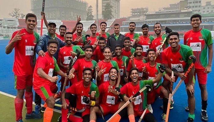 অর্থের অভাবে সড়কপথে ভারতে যাচ্ছে যুব হকি টিম