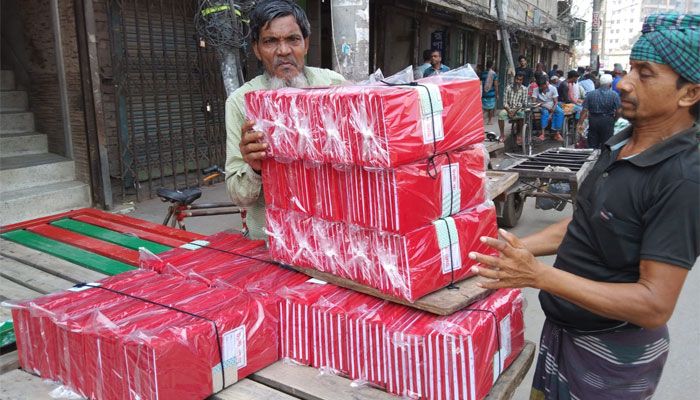 টালি খাতার চাহিদা কমলেও কদর কমেনি