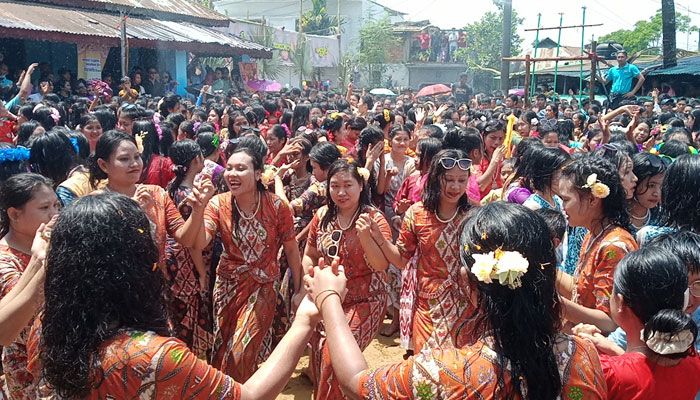 জলকেলি দিয়ে শুরু মারমাদের সাংগ্রাই উৎসব