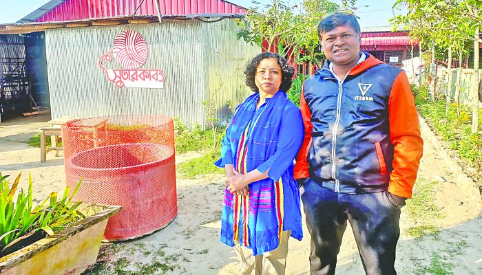 ‘সুতার কাব্য’ বুনছেন ফেরদৌস-সাথী 