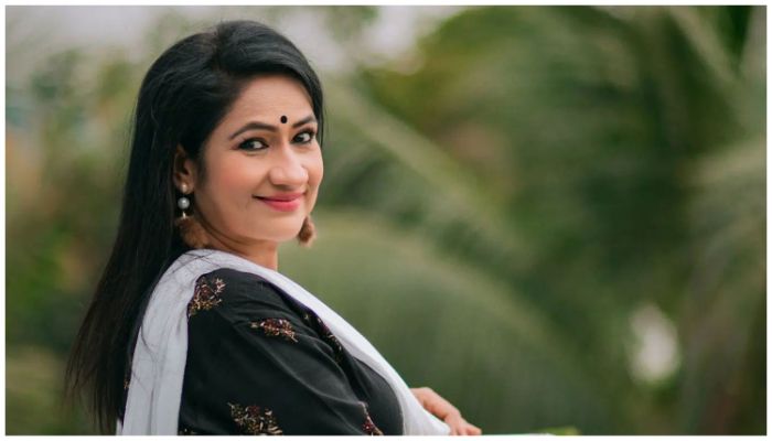 অভিনেত্রী মনিরা মিঠুর বাসায় ভয়াবহ চুরি