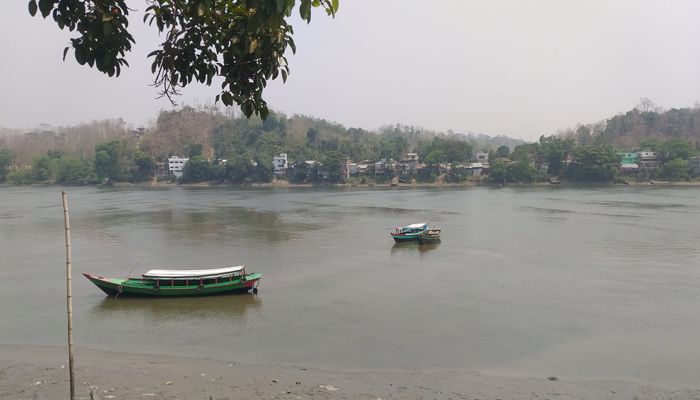 কর্ণফুলীতে ডুবোচরের আতঙ্কে নৌযান