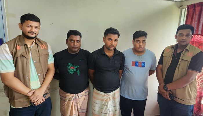 কোটি টাকার চোরাই মালামালসহ গ্রেপ্তার ৩