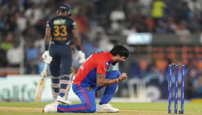 দিল্লির বিপক্ষে শামির তোপ, তবুও হার গুজরাটের
