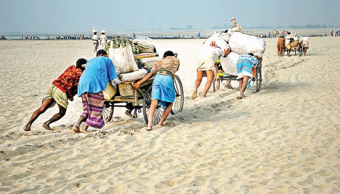 নাব্য সংকটে মলিন জীবন-জীবিকা