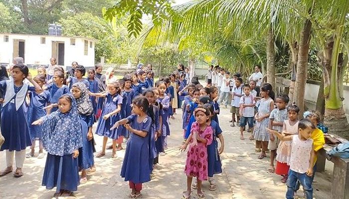 যৌন নিপীড়নের ভয়ে স্কুলে যায় না শিশুরা