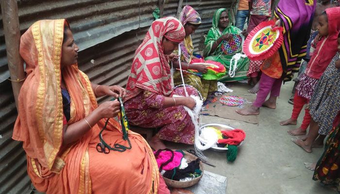 রঙিন পাখায় স্বপ্নবুনন
