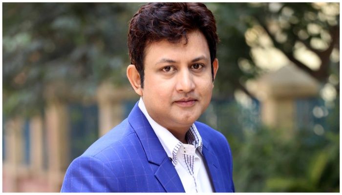 আমিন খানের ত্রিশ বছর