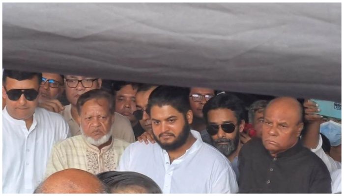 বাবার কাছে দাবি রাখবেন না, ফারুকের ছেলে