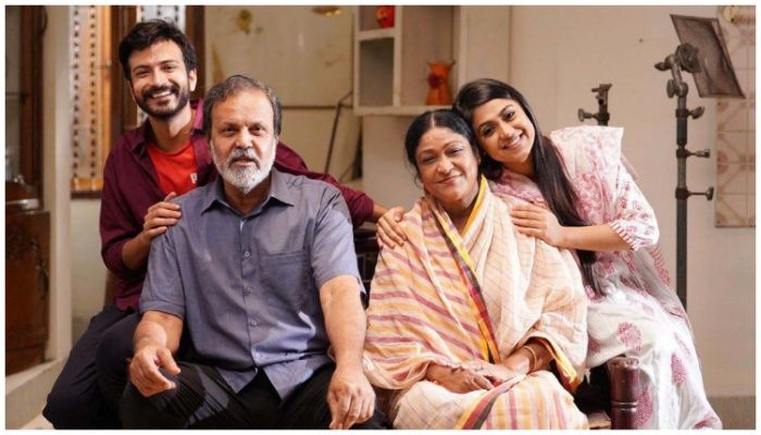 মধ্যবিত্তের জীবনের গল্পে ‘বুকপকেটে জীবন’