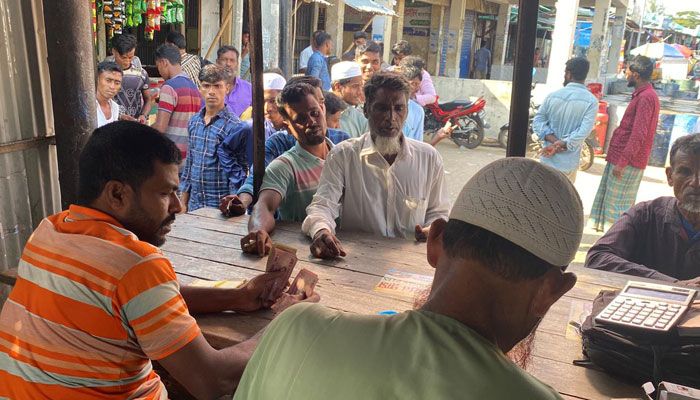 ৬০ ঘণ্টা পর হাতিয়ার নৌ যোগাযোগ স্বাভাবিক 