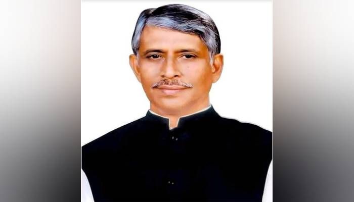 উপেক্ষায় উদ্বিগ্ন ইসি আজমত উল্লার ব্যাখ্যা চায়