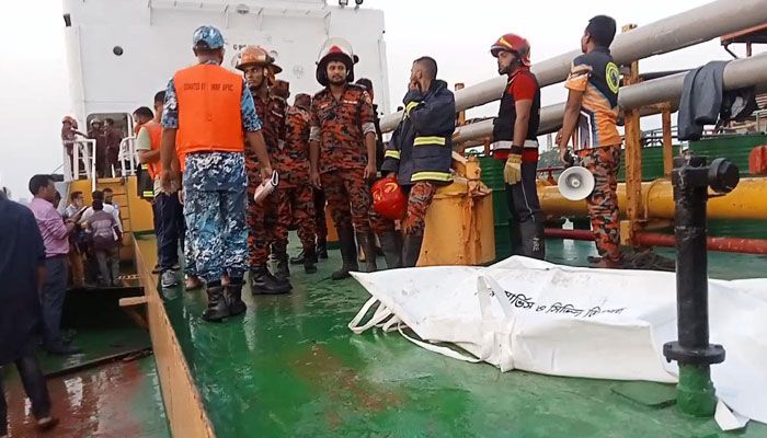 বরিশালে তেলের ট্যাংকারে বিস্ফোরণ, নিহত ২