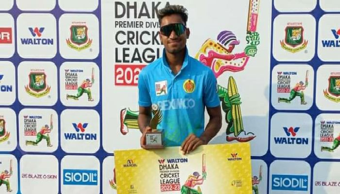 জমে উঠেছে শিরোপা লড়াই