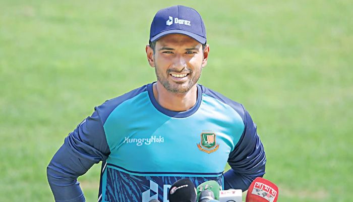 হজ করতে দেশ ছাড়ছেন রিয়াদ