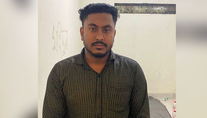 স্মার্টফোনে প্রশ্নোত্তর পাঠানোর অভিযোগে আটক ১, দুই পরীক্ষার্থী বহিষ্কার