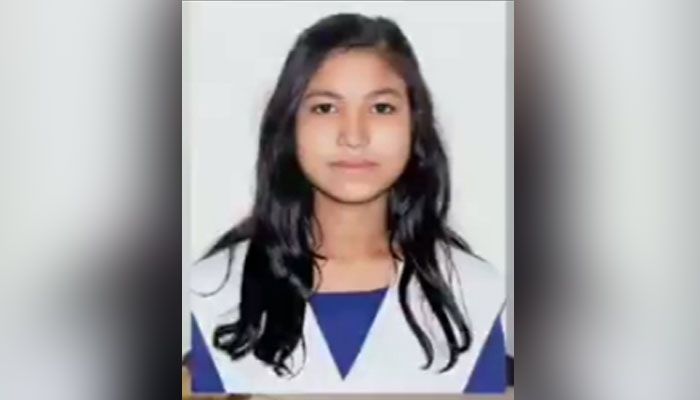 স্কুল থেকে ফেরার পথে কিশোরীকে কুপিয়ে হত্যা