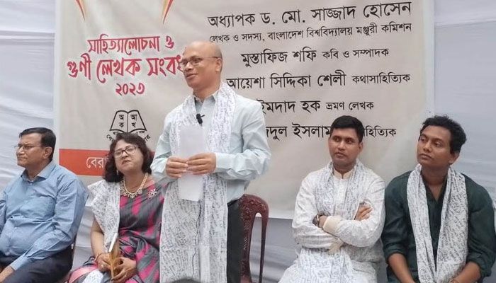 পাঁচ গুণী লেখককে সংবর্ধনা দিল বেরাইদ গণপাঠাগার
