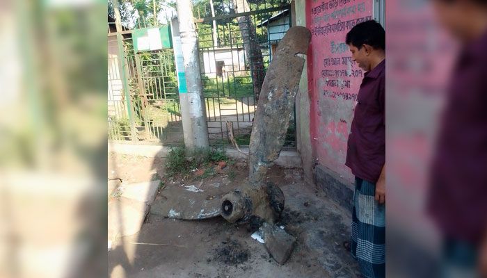 লক্ষ্মীপুরে মাটি কাটতেই মিলল হেলিকপ্টারের পাখা