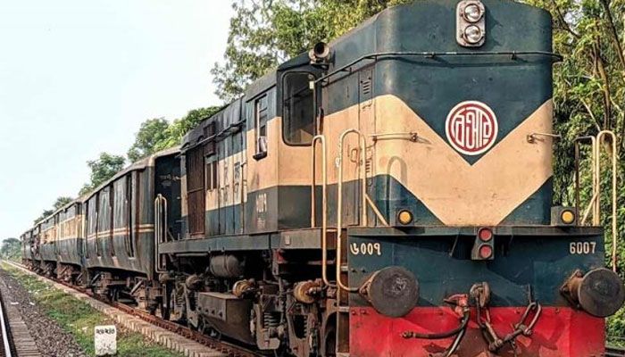 রংপুরে ট্রেনে কাটা পড়ে কলেজছাত্রের মৃত্যু