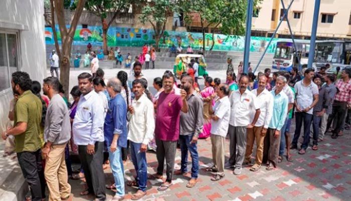 কর্ণাটক নির্বাচনে জয়ের ব্যাপারে আশাবাদী কংগ্রেস, বিজেপি