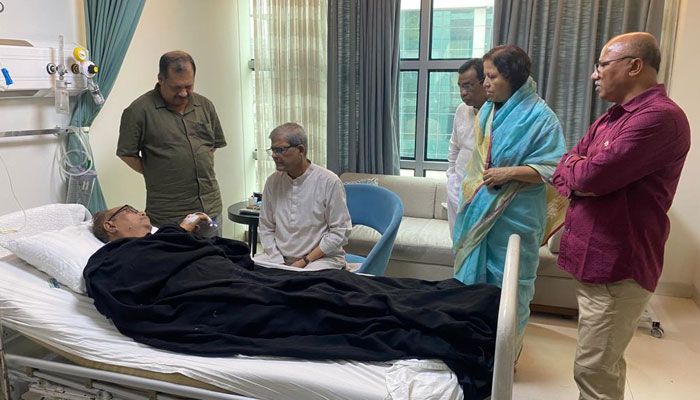 আ স ম রবকে দেখতে হাসপাতালে গেলেন মির্জা ফখরুল