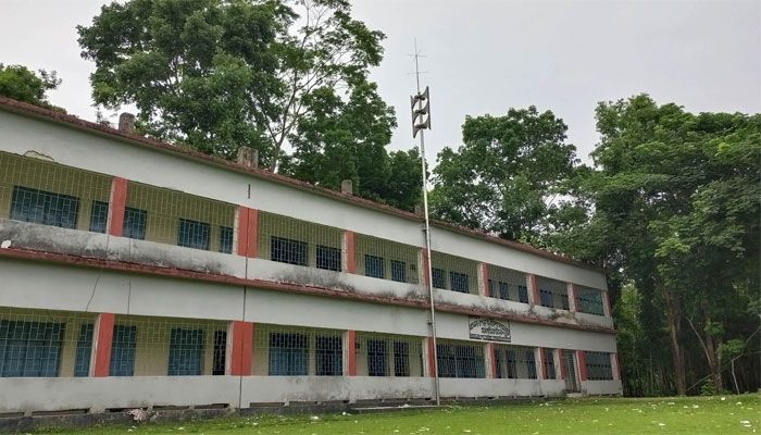 অথচ এমন দিনে বিপদ সংকেত পাওয়ার কথা ছিল সাইরেনটি থেকে