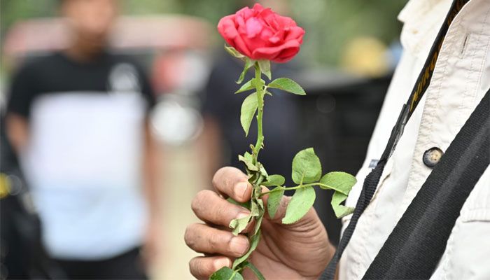 চিত্রনায়ক ফারুকের প্রতি সর্বস্তরের শ্রদ্ধা