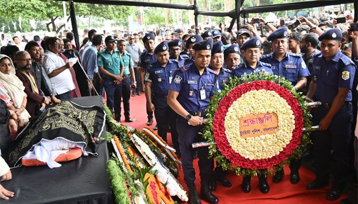 চিত্রনায়ক ফারুকের প্রতি সর্বস্তরের শ্রদ্ধা
