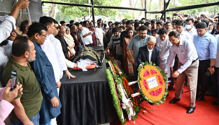 চিত্রনায়ক ফারুকের প্রতি সর্বস্তরের শ্রদ্ধা