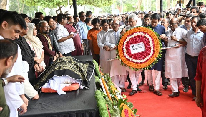 চিত্রনায়ক ফারুকের প্রতি সর্বস্তরের শ্রদ্ধা