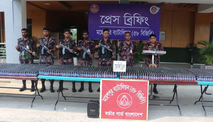 মহেশপুর থেকে ৩ হাজার বোতল ফেনসিডিল উদ্ধার