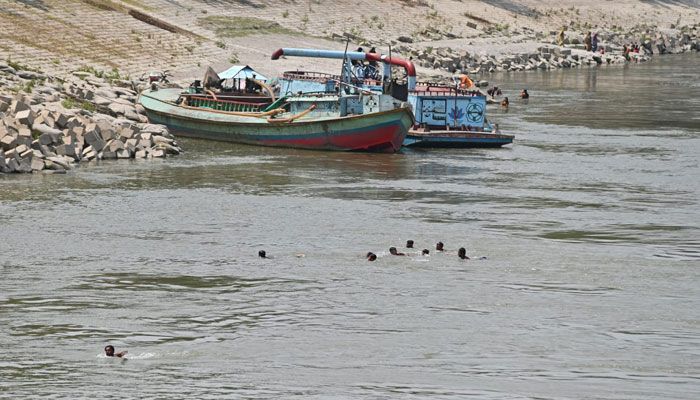 যমুনায় নাব্য সংকট