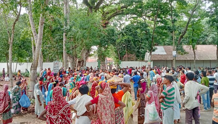 বকেয়া মজুরির দাবিতে চা শ্রমিকদের ধর্মঘট  