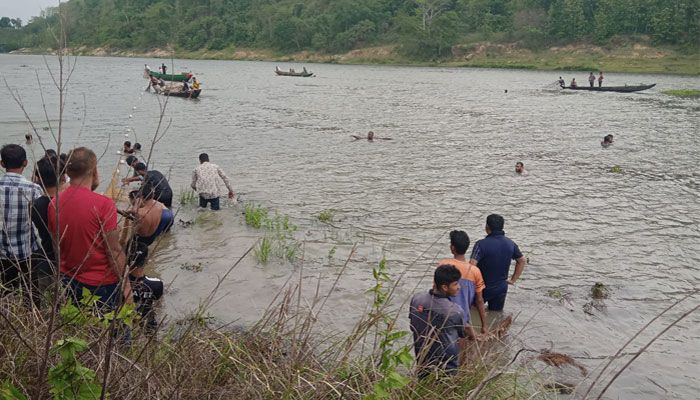 কর্ণফুলী নদীতে গোসল করতে নেমে যুবক নিখোঁজ