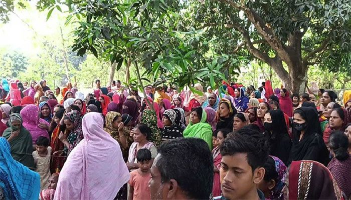 দুপুরে মারা গেলেন মা, সন্ধ্যায় মেয়ে