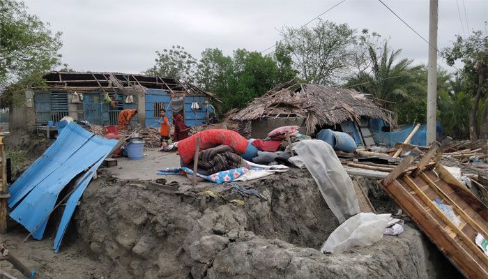 কালবৈশাখী ঝড়ে শতাধিক ঘরবাড়ি ক্ষতিগ্রস্ত, বিদ্যুৎ সংযোগ বিচ্ছিন্ন