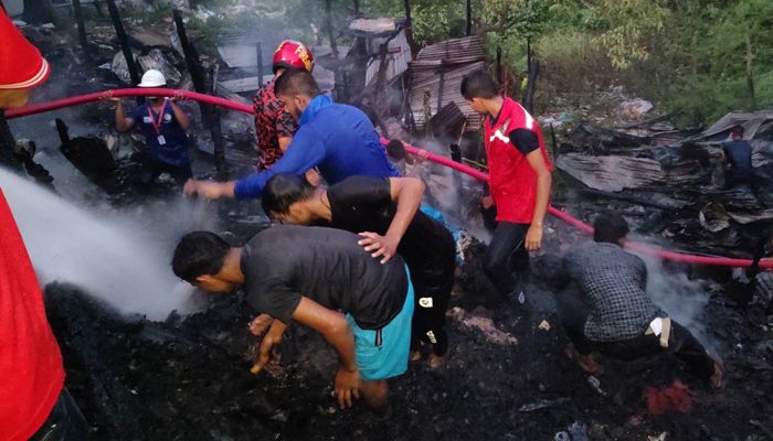 লংগদুতে আগুনে পুড়ল ৯ দোকান