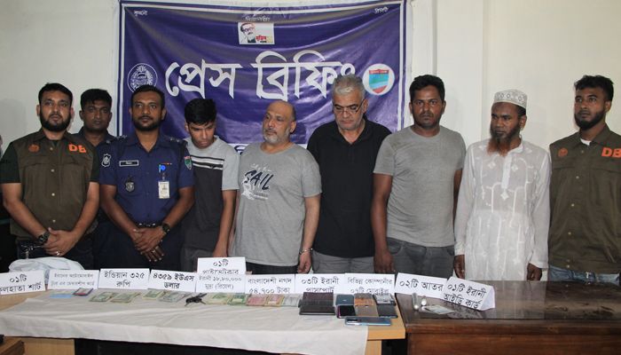 প্রতারণার অভিযোগে ইরানি নাগরিকসহ গ্রেপ্তার ৫