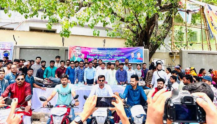 ভর্তিচ্ছুদের সেবায় জবি ছাত্রলীগের ‘জয় বাংলা বাইক সার্ভিস’