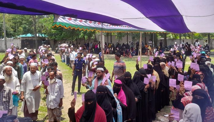 মোখায় ক্ষতিগ্রস্তদের বসুন্ধরা গ্রুপের অর্থ সহায়তা