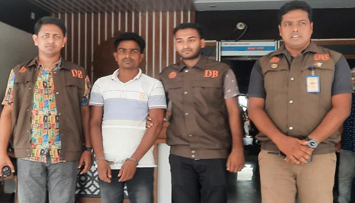 গ্রেপ্তার আলমগীর শেখ। প্রবা ফটো