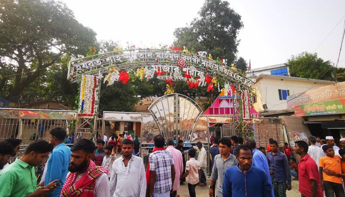 সুফি সাধক হজরত শাহ সুলতান মাহিসওয়ার বলখী (র.)-এর মাজার। প্রবা ফটো